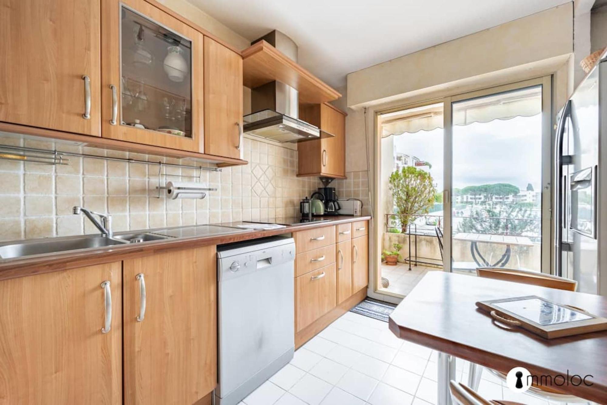 Spacious Apartment With Pool Located In The Marina Of Mandelieu Экстерьер фото