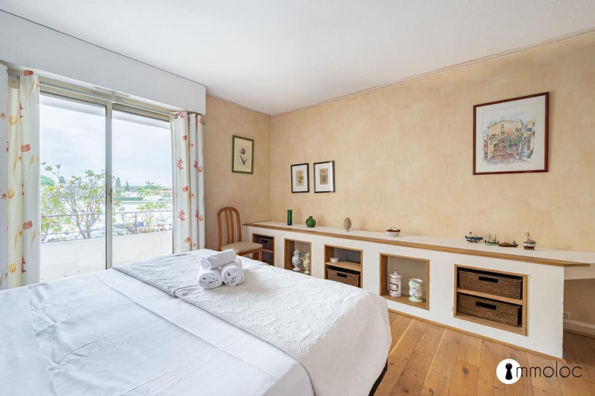 Spacious Apartment With Pool Located In The Marina Of Mandelieu Экстерьер фото