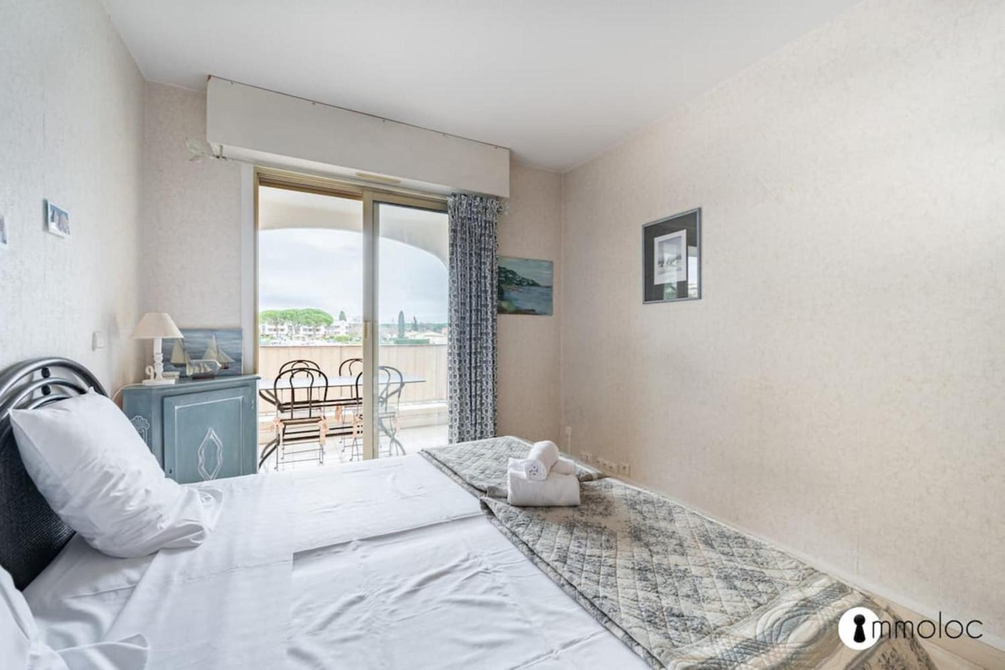 Spacious Apartment With Pool Located In The Marina Of Mandelieu Экстерьер фото