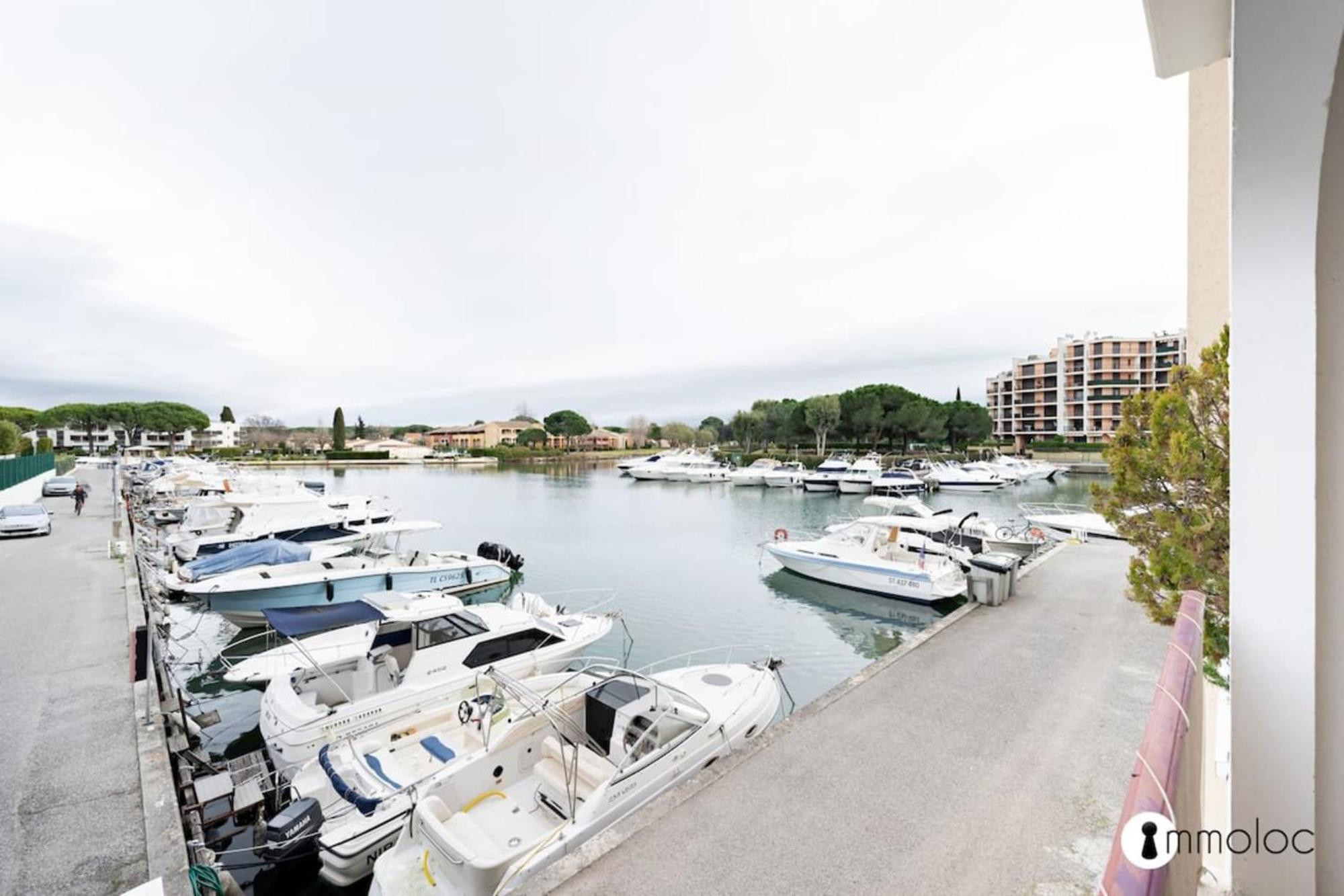Spacious Apartment With Pool Located In The Marina Of Mandelieu Экстерьер фото